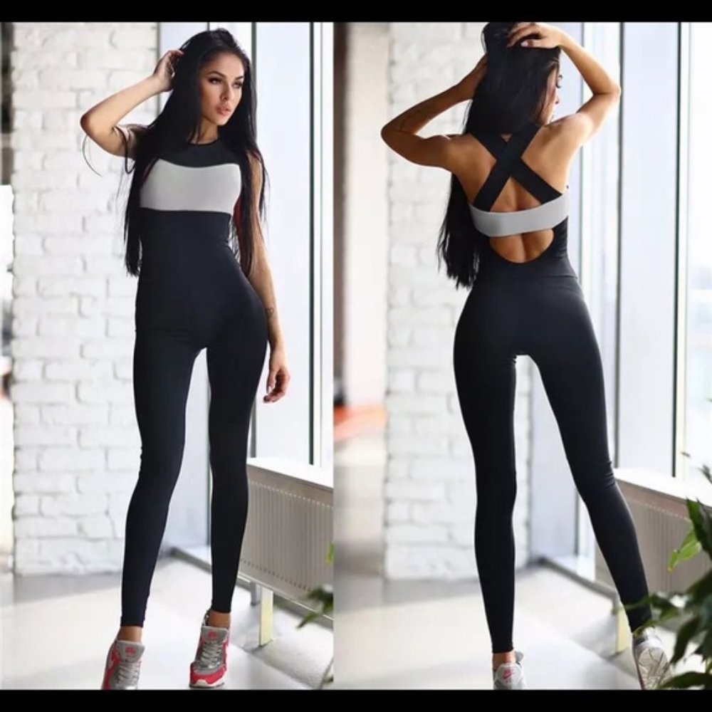 Get your jumpsuit workout fitness outfit black